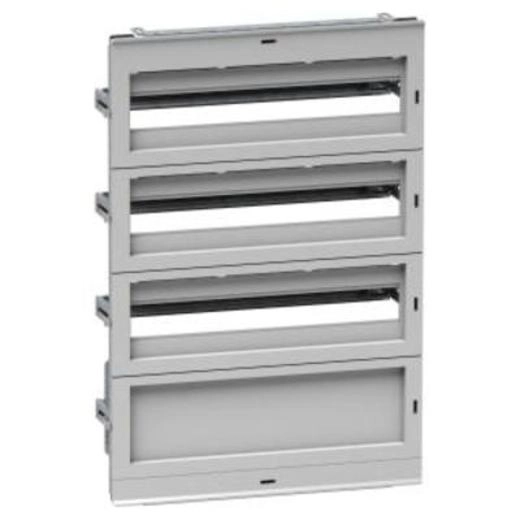  NSYDLA66G NSYDLA66G Modularna distributivna šasija 66 modula za NSYPLM75,NSYS3D75,NSYCRN75,NSYS3X75 Tip proizvoda ili komponente	
Šasija
Kratko ime uređaja	
DLA
Lokacija za montiranje	
Prednja strana ormana
Kompatibilnost grupe proizvoda	
Spacial S3D
Spacial CRN
Spacial S3X
Thalassa PLM
Sastav uređaja	
1 konstrukcija šasije
2 završni poklopac
1 sabirnica nule/uzemljenja 2 x 16 mm² 5 x 6 mm²
3 prednji paneli sa 35 mm DIN šinom
1 ravan prednji panel sa montažnom pločom
Količina po setu	
Set od 1
Dopunske informacije
Materijal	
Prednji panel: samogasiva izolacija
Konstrukcija šasije i šine: čelik
Boja	
Prednji panel: siva (RAL 7035)
Način fiksiranja	
Sa elementom za fiksiranje - napred sa nosačima lokacija
Podešavanje	
U visinu od 40 do 85 mm za DIN šinu
Broj horizontalnih redova	
4
Ukupan broj 18 mm modula	
66
Tip prednje ploče	
Puna i ploče sa otvorima
Broj otvora	
3 izreza
Visina	
680 mm
Širina	
460 mm