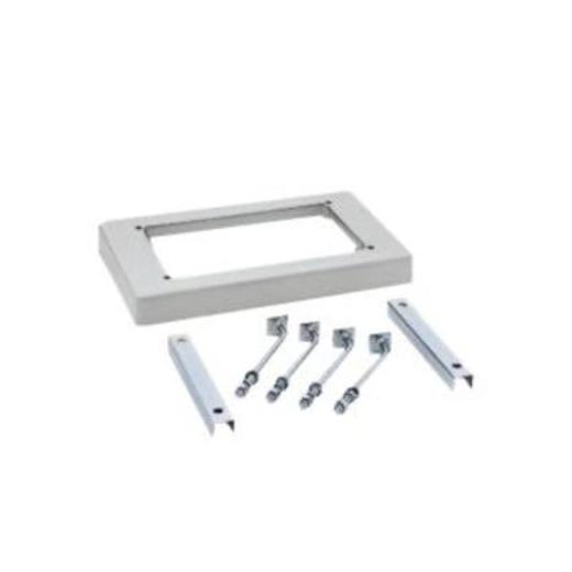  NSYZNPLA103G NSYZNPLA103G 60mm poliestersko podnožje za PLA ili PLAT Š1000xD320 mm Tip proizvoda ili komponente	
Podnožje
Anwendung	
Više namena
Sastav uređaja	
elementi za montažu
1 postolje
Kompatibilnost grupe proizvoda	
Thalassa PLA
Dopunske informacije
Način fiksiranja	
Pričvršćivanje zavrtnjem - dno ormana lokacija
Sa elementom za fiksiranje - na podu lokacija
Boja	
Postolje: siva (RAL 7035)
Visina	
60 mm
Dubina	
1020 mm