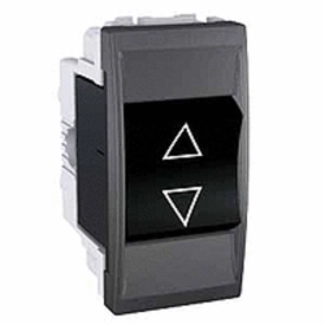  MGU3.107T.12 MGU3.107T.12 taster za roletne 1M Unica Top/Class, taster za roletne, 10A, 250 VAC, 1m -grafit. ime dekorativnog elementa: Unica Top - Unica Class - funkcija prekidača: naizmenični - primena prekidača: roletne - broj modula: 1 modul.